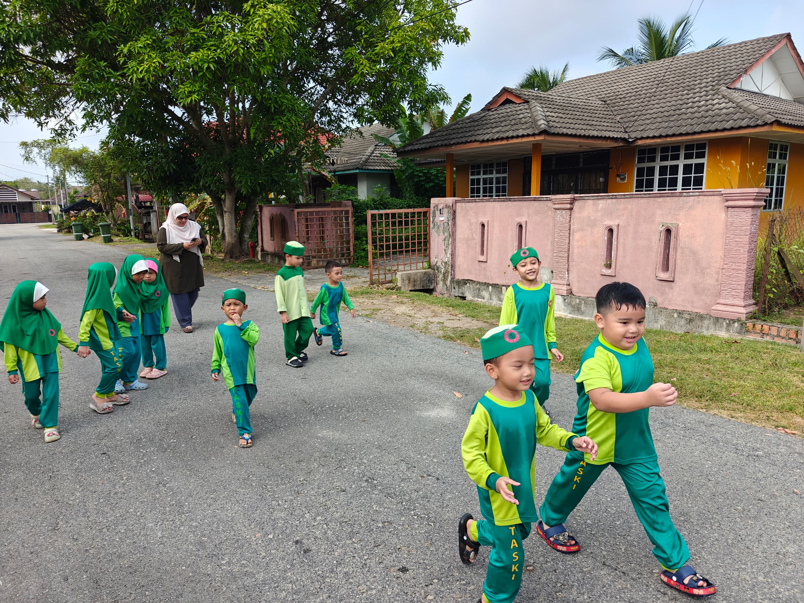 Aktiviti Brisk Walk murid TASKI As-Saadah